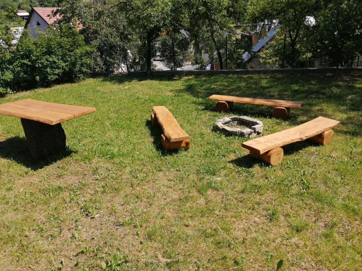 Penzion Uhliska A Depandance Gazdovsky Dom Nemšová Kültér fotó