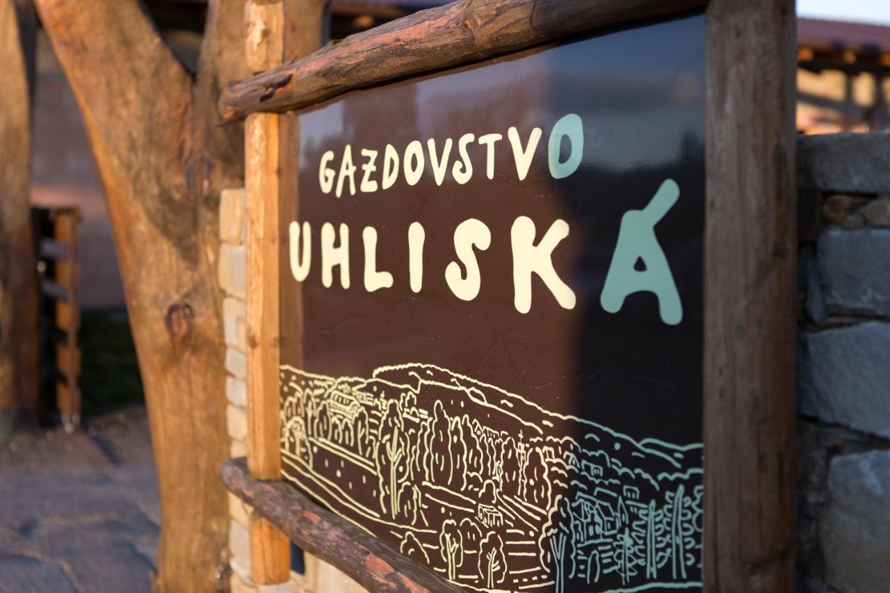 Penzion Uhliska A Depandance Gazdovsky Dom Nemšová Kültér fotó